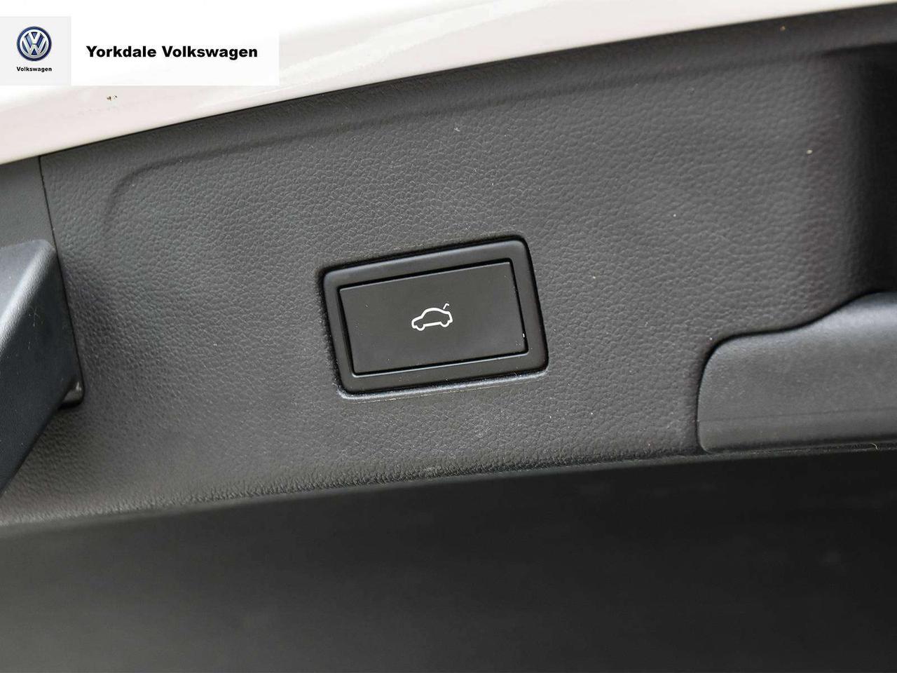 2021 Volkswagen Atlas EXECLINE Photo