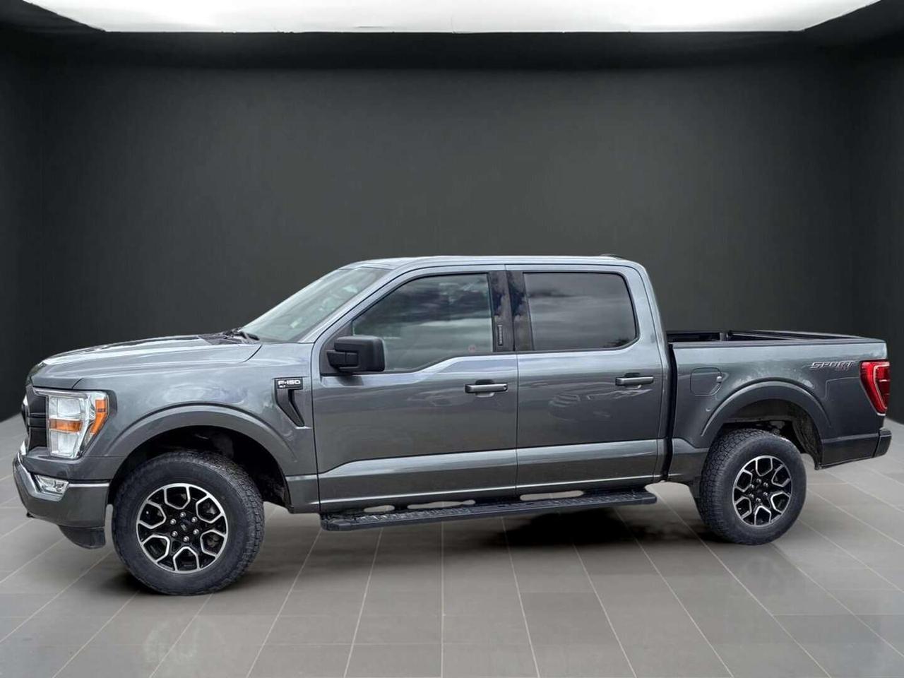 2022 Ford F-150 XLT 4WD   5.0L   V8   400HP   POWER SEAT   SYNC 4   LANE KEEP   BSM   TOWING Photo