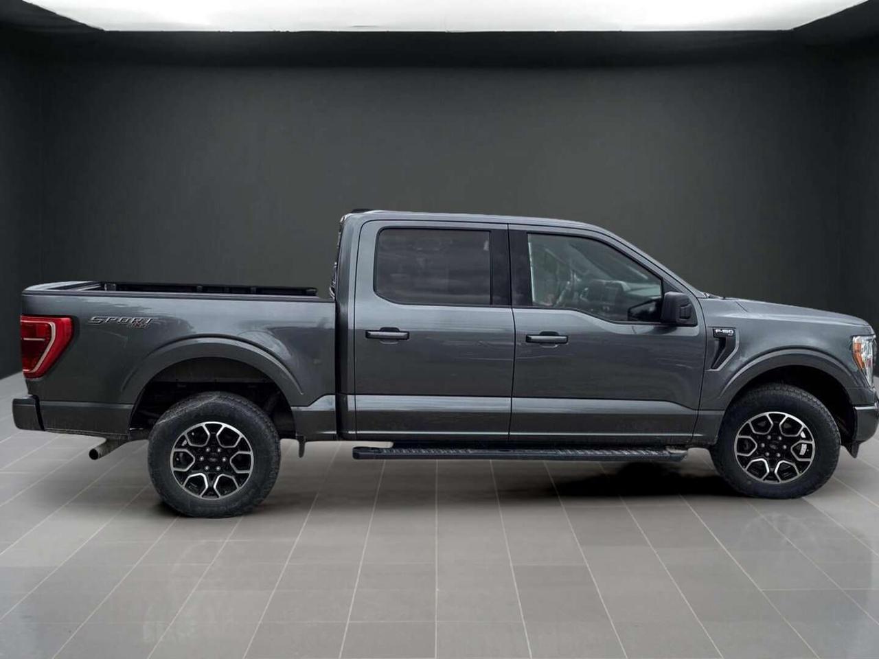 2022 Ford F-150 XLT 4WD   5.0L   V8   400HP   POWER SEAT   SYNC 4   LANE KEEP   BSM   TOWING Photo3
