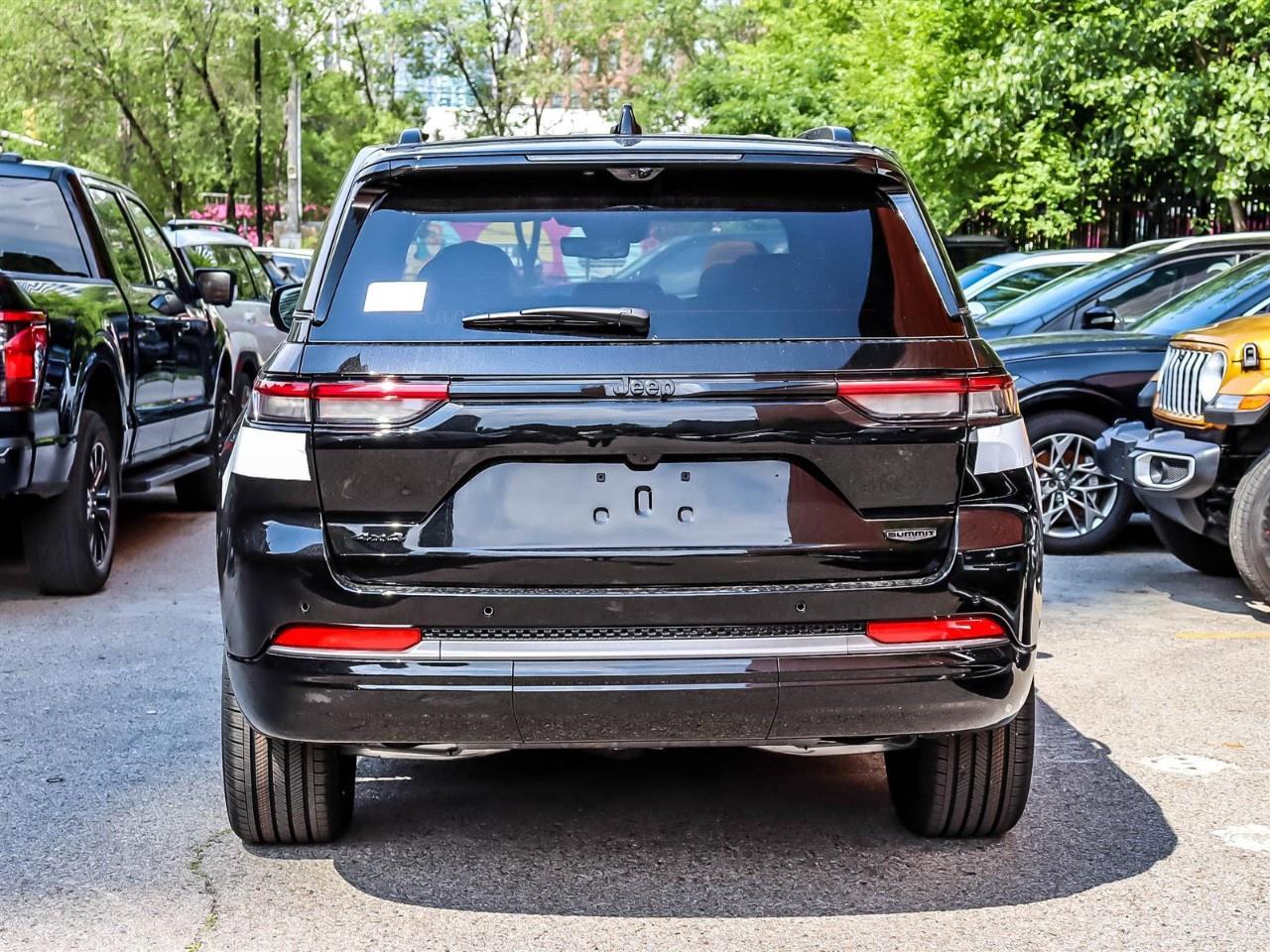 2026 Jeep Grand Cherokee Summit 4x4 Photo