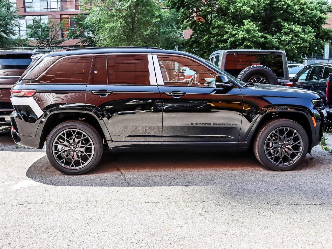 2026 Jeep Grand Cherokee Summit 4x4 Photo