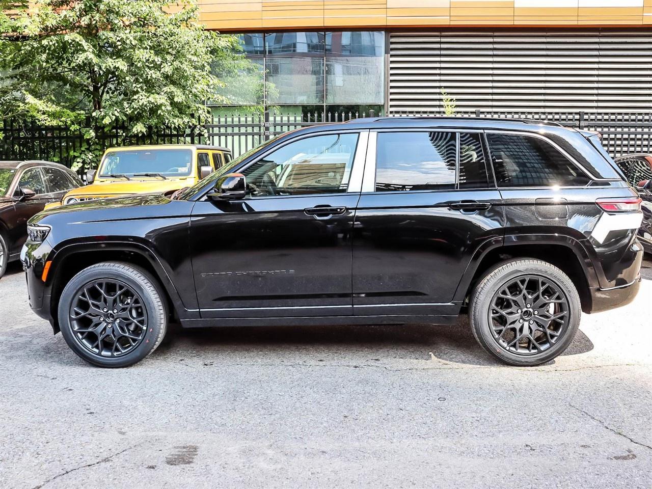 2026 Jeep Grand Cherokee Summit 4x4 Photo