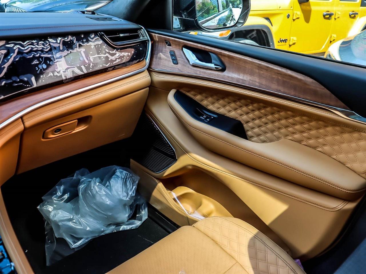 2026 Jeep Grand Cherokee Summit 4x4 Photo