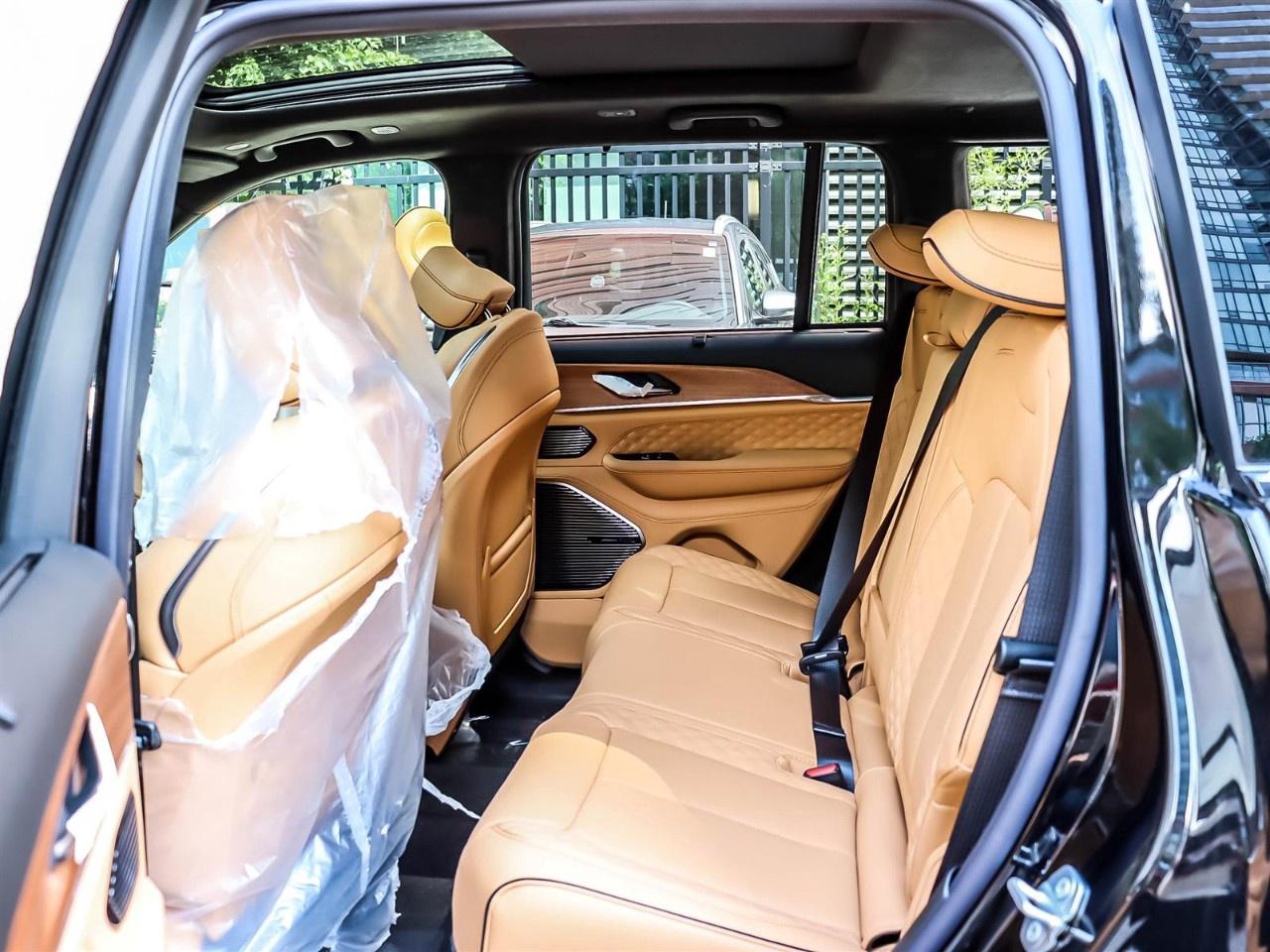 2026 Jeep Grand Cherokee Summit 4x4 Photo