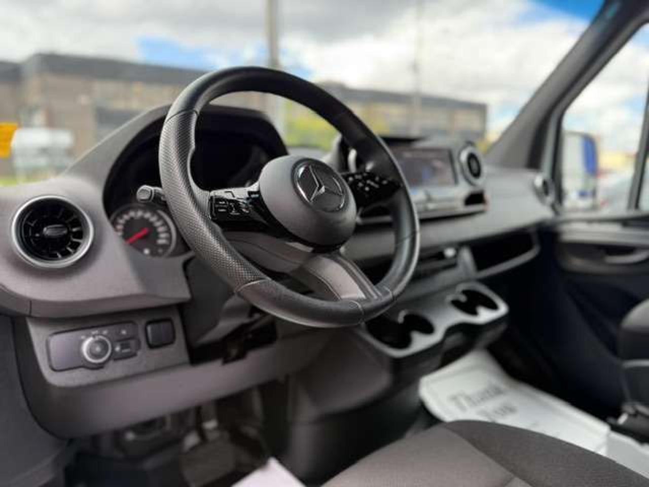 2025 Mercedes-Benz Sprinter LikeNew! Only6,182km 144WheelBaseLowRoof Warranty Photo