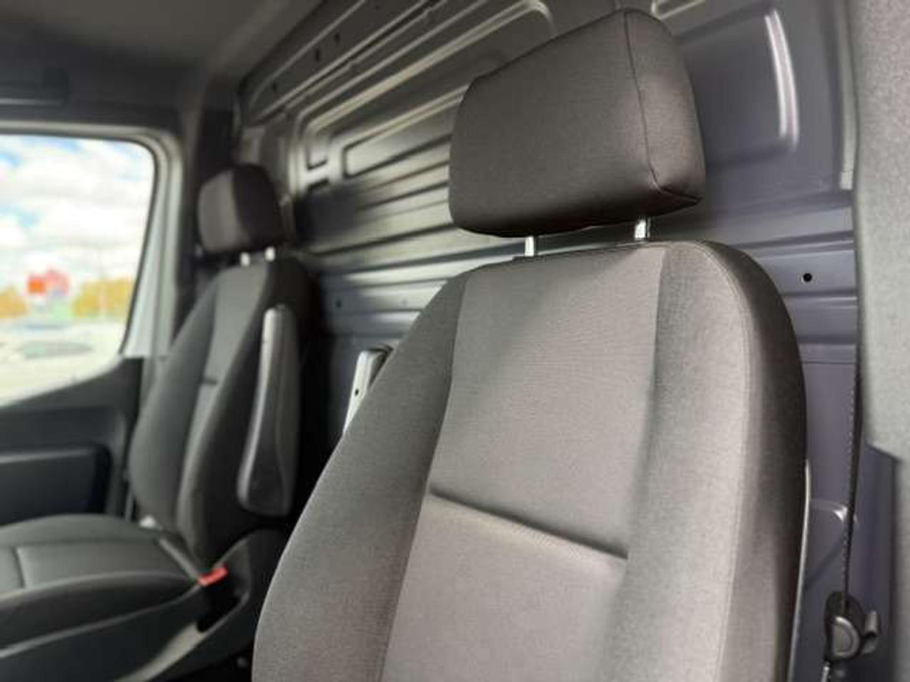 2025 Mercedes-Benz Sprinter LikeNew! Only6,182km 144WheelBaseLowRoof Warranty Photo