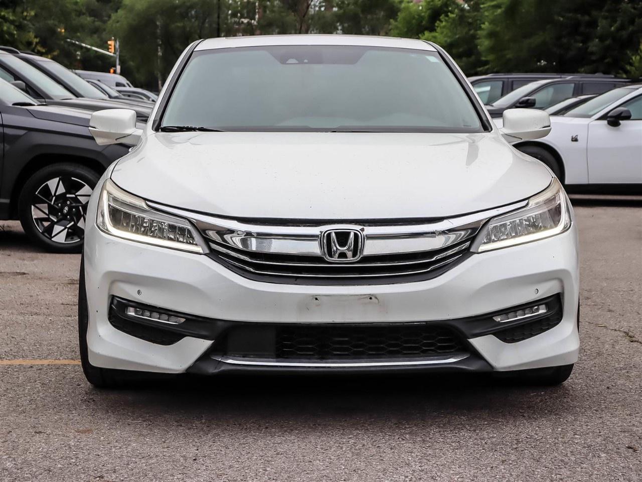 2017 Honda Accord Sedan Touring CVT Sedan Photo1