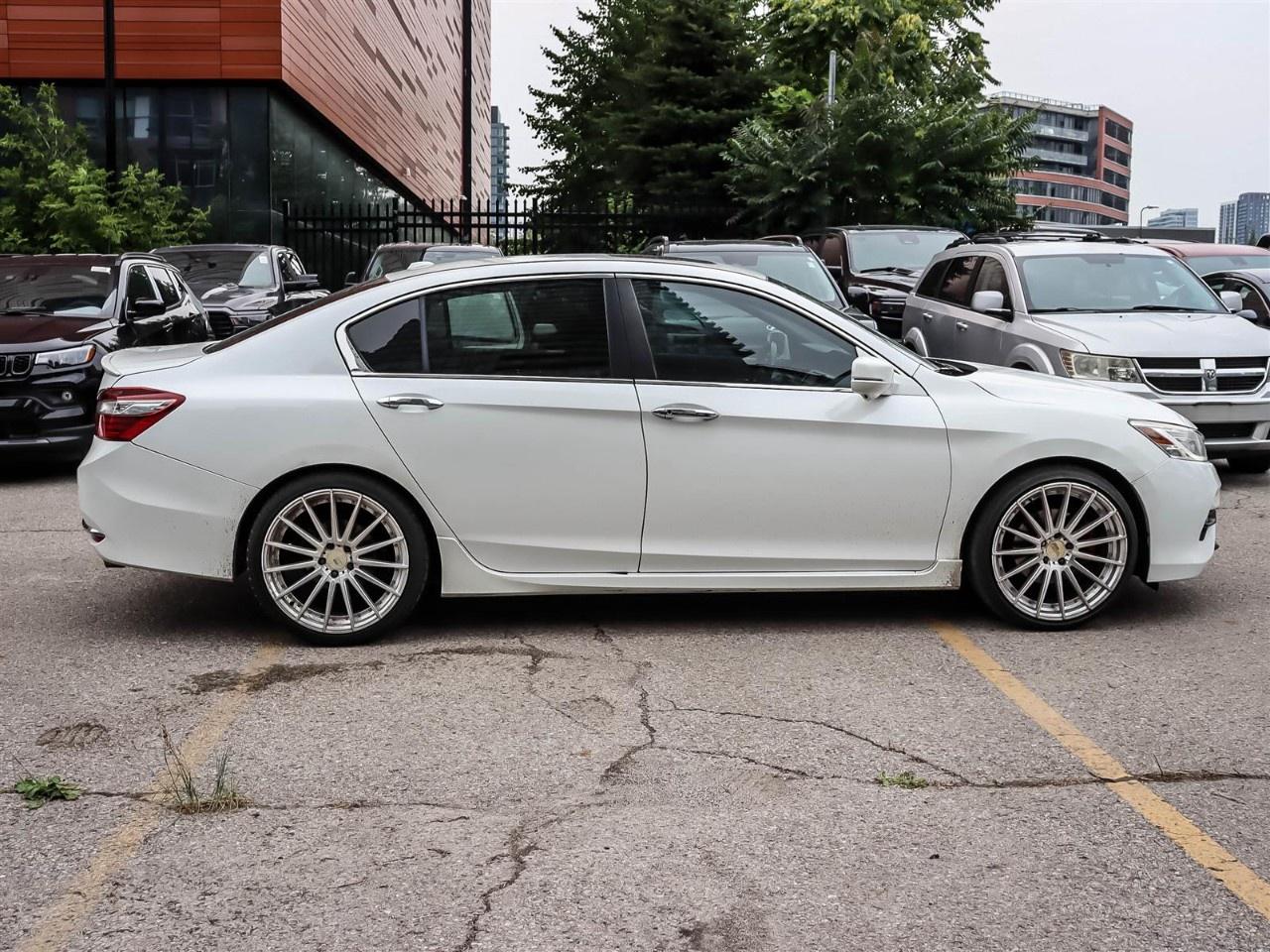 2017 Honda Accord Sedan Touring CVT Sedan Photo