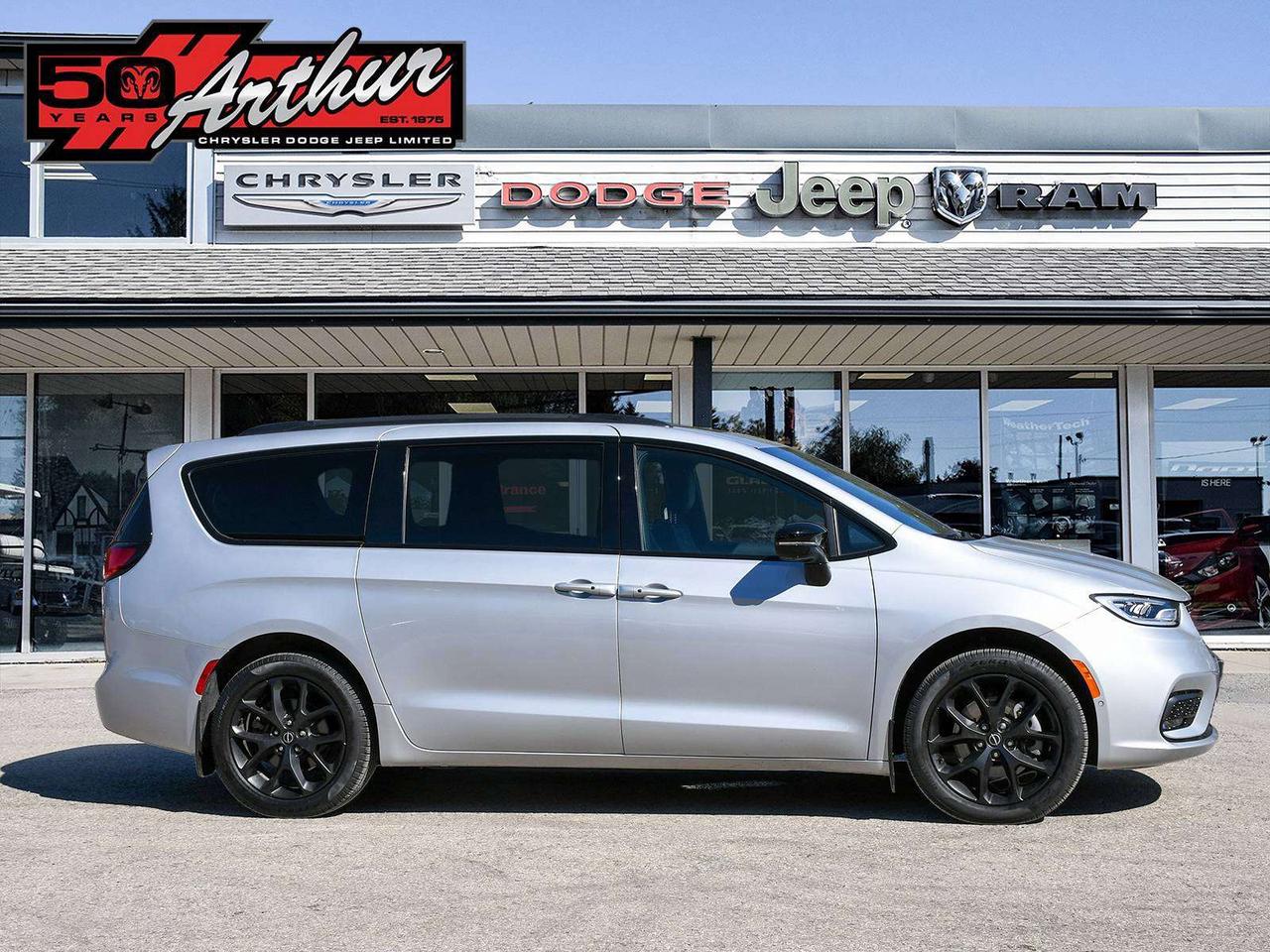2026 Chrysler Pacifica Limited AWD Photo