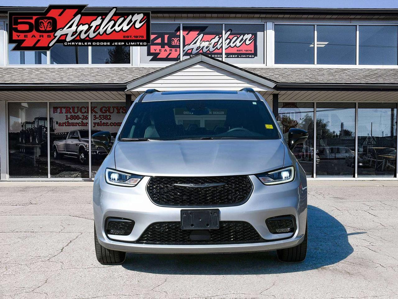 2026 Chrysler Pacifica Limited AWD Photo5