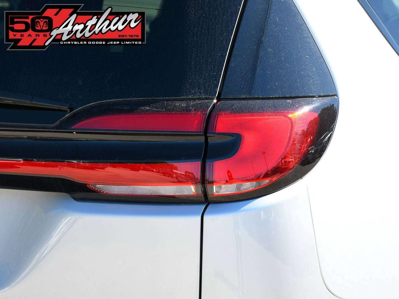 2026 Chrysler Pacifica Limited AWD Photo