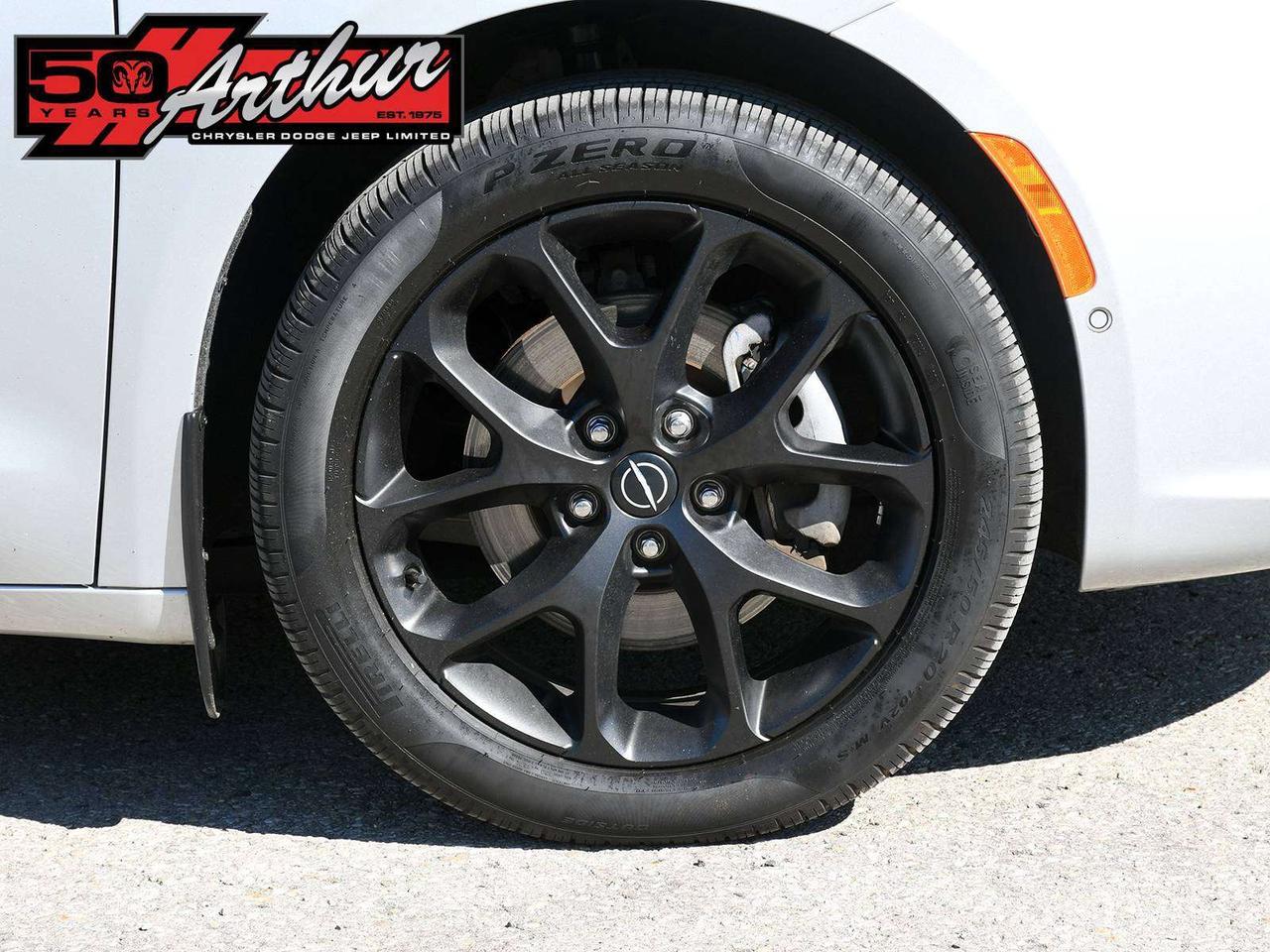 2026 Chrysler Pacifica Limited AWD Photo