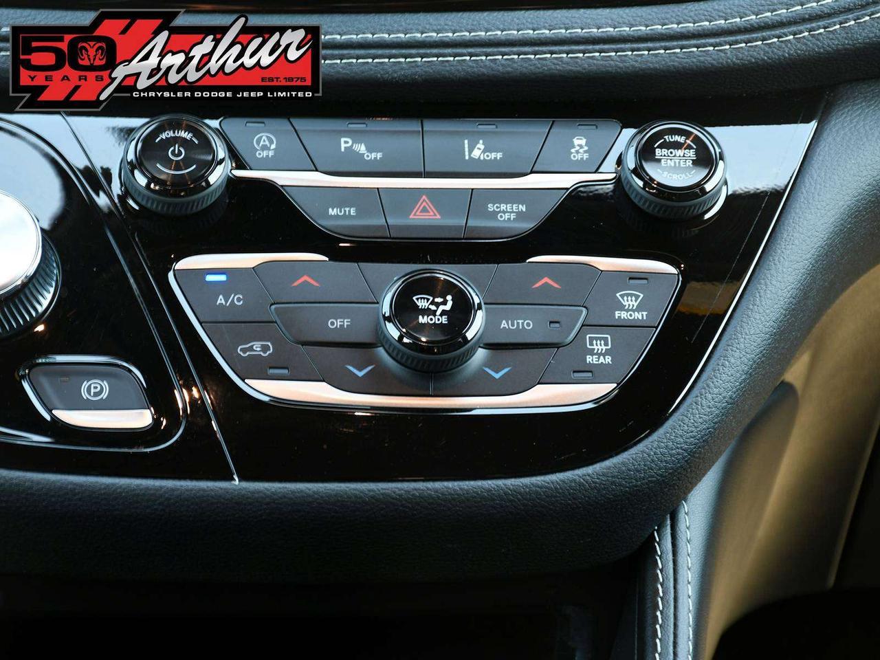 2026 Chrysler Pacifica Limited AWD Photo