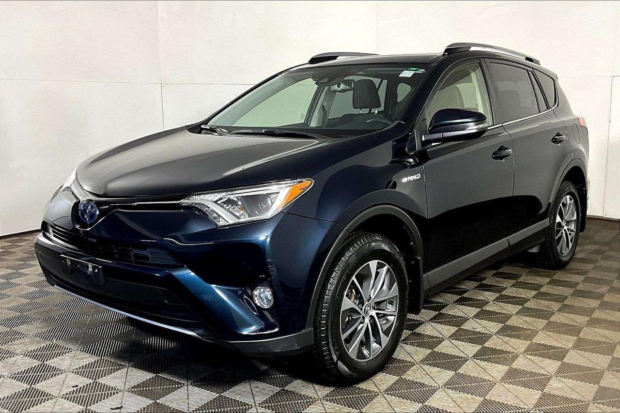 2018 Toyota RAV4 AWD Hybrid LE+ Photo0