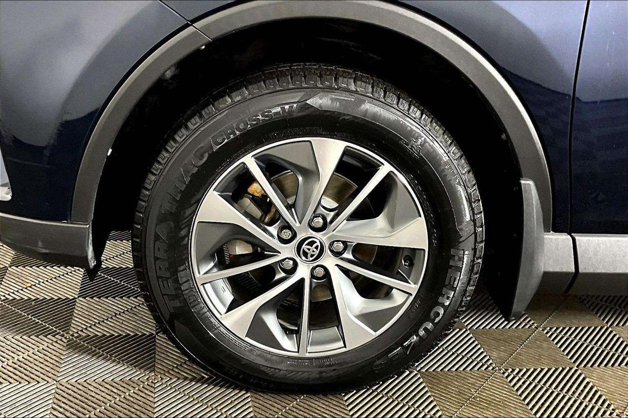 2018 Toyota RAV4 AWD Hybrid LE+ Photo