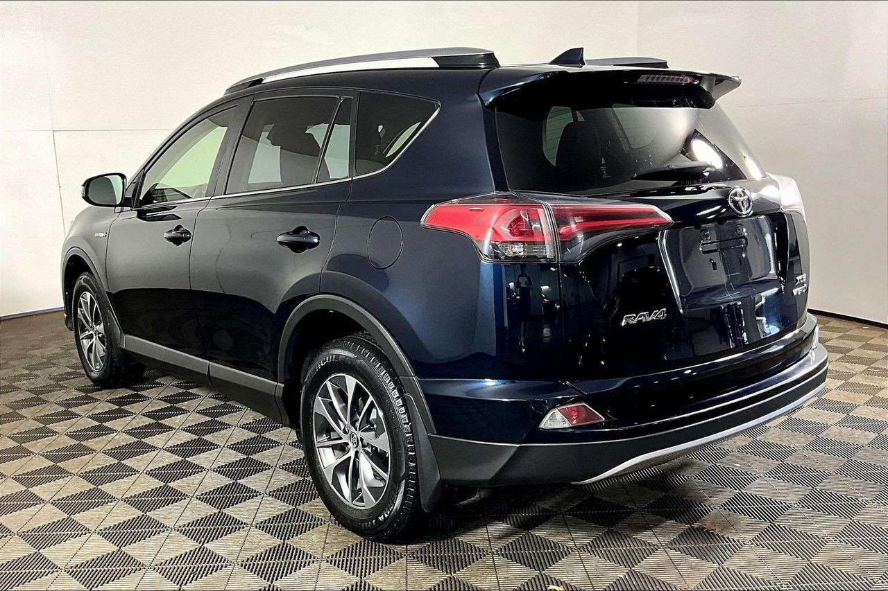 2018 Toyota RAV4 AWD Hybrid LE+ Photo
