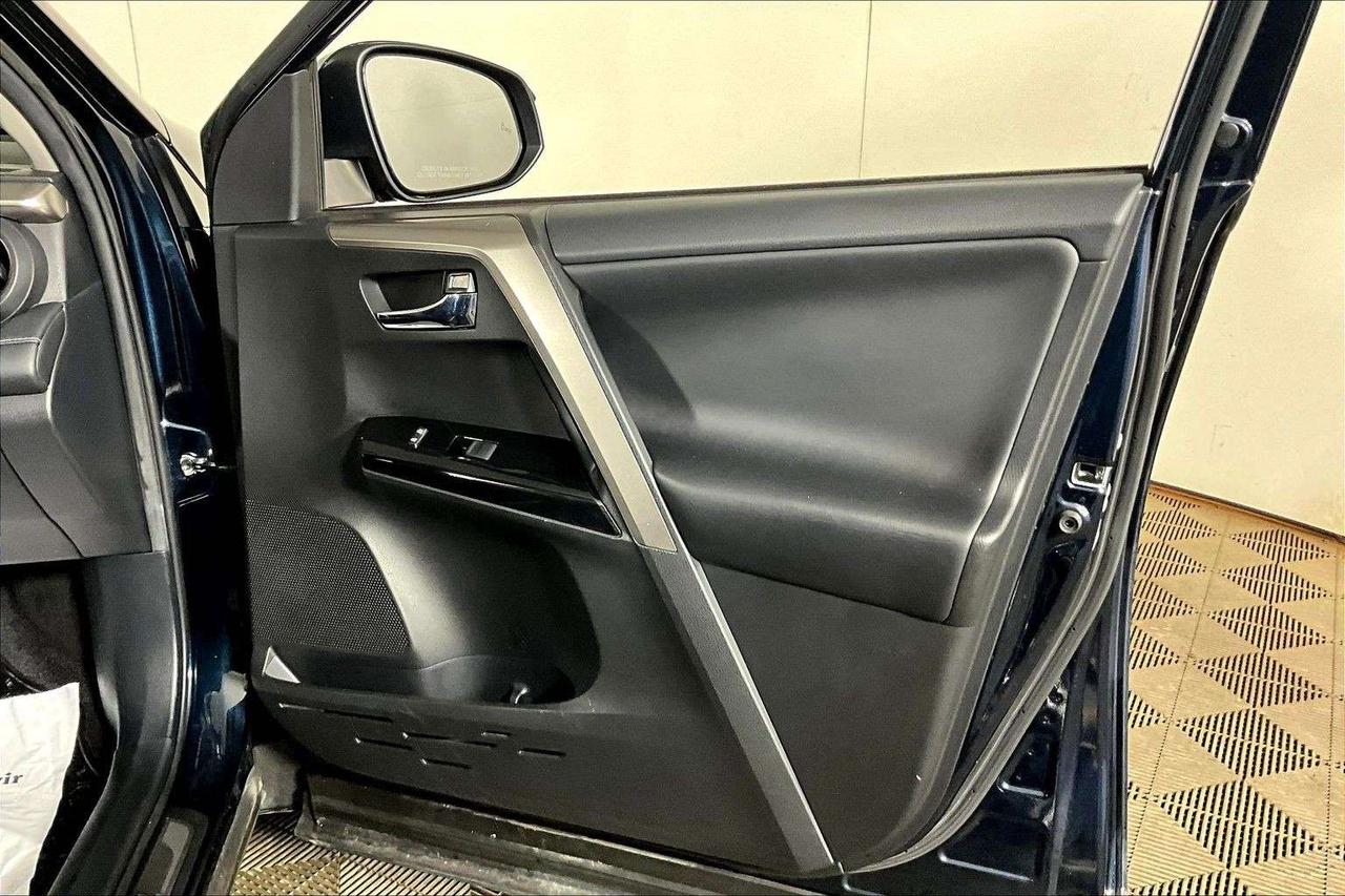 2018 Toyota RAV4 AWD Hybrid LE+ Photo