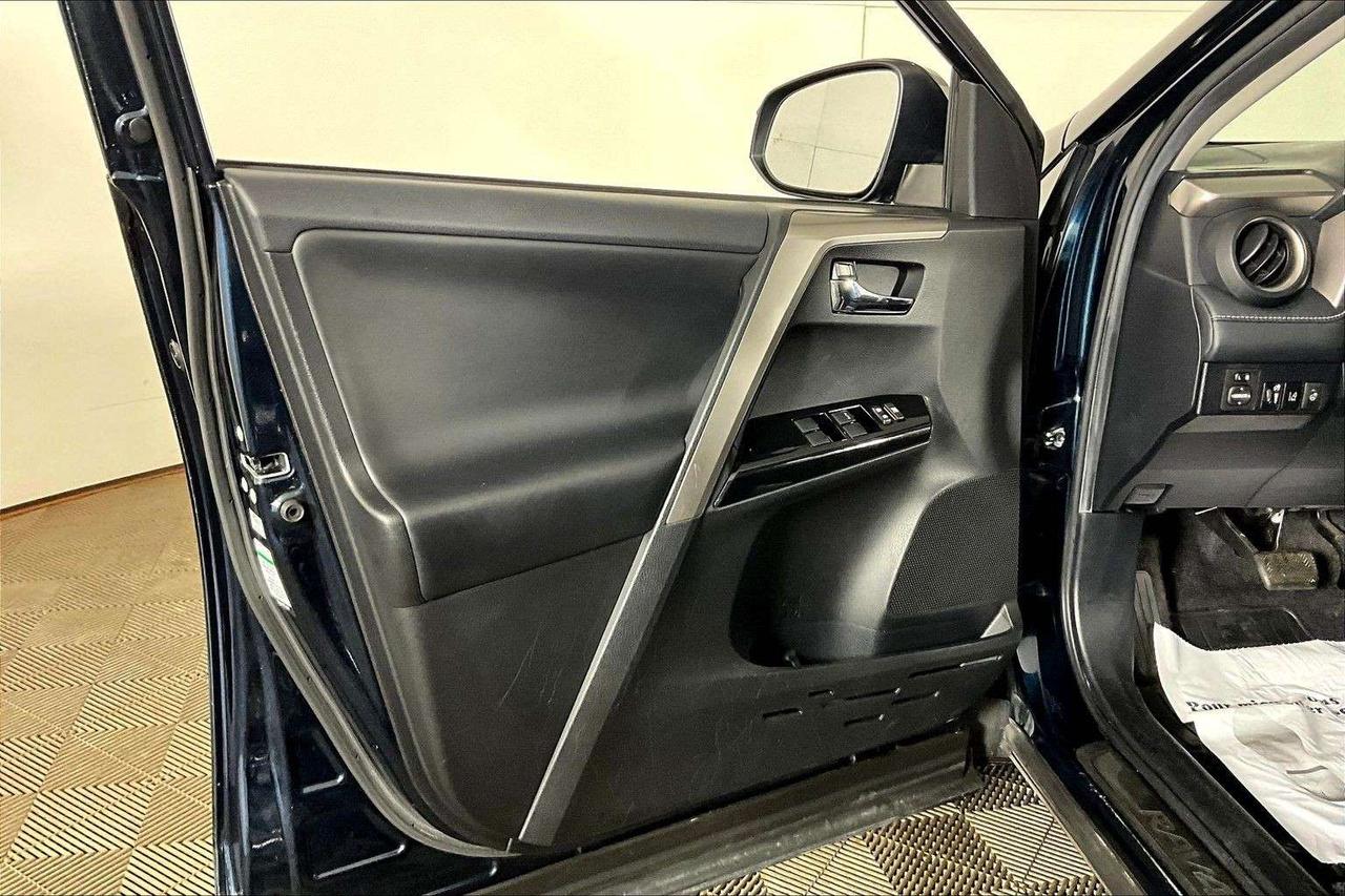 2018 Toyota RAV4 AWD Hybrid LE+ Photo