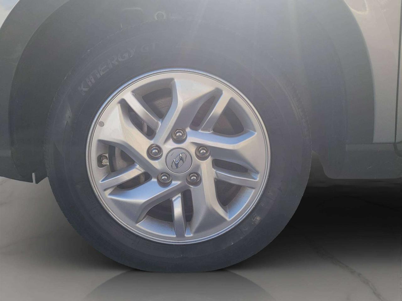 2025 Hyundai Venue PREFERRED, A/C, HEATED, SEATS, APPLE/ANDROID, 45K! Photo