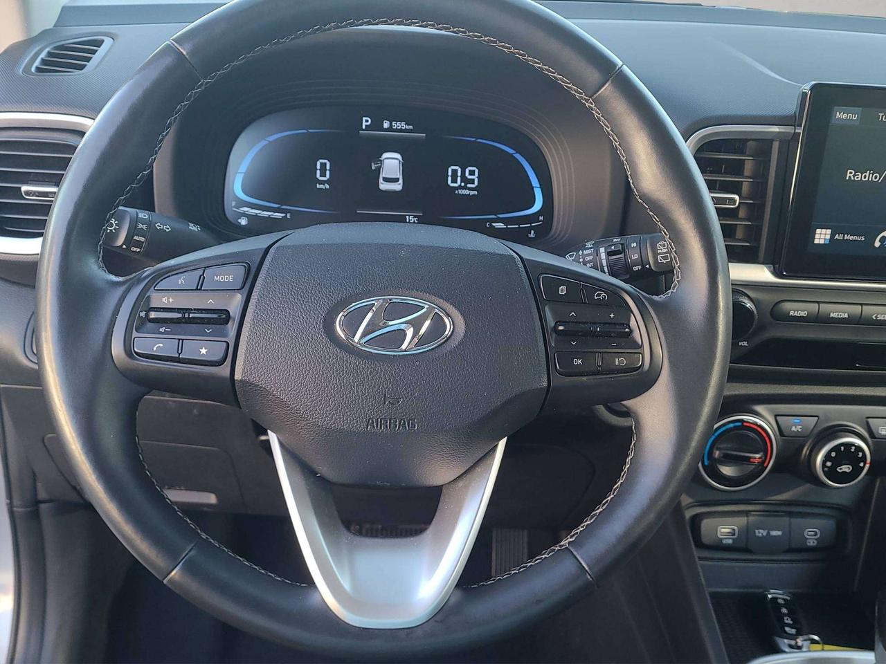 2025 Hyundai Venue PREFERRED, A/C, HEATED, SEATS, APPLE/ANDROID, 45K! Photo