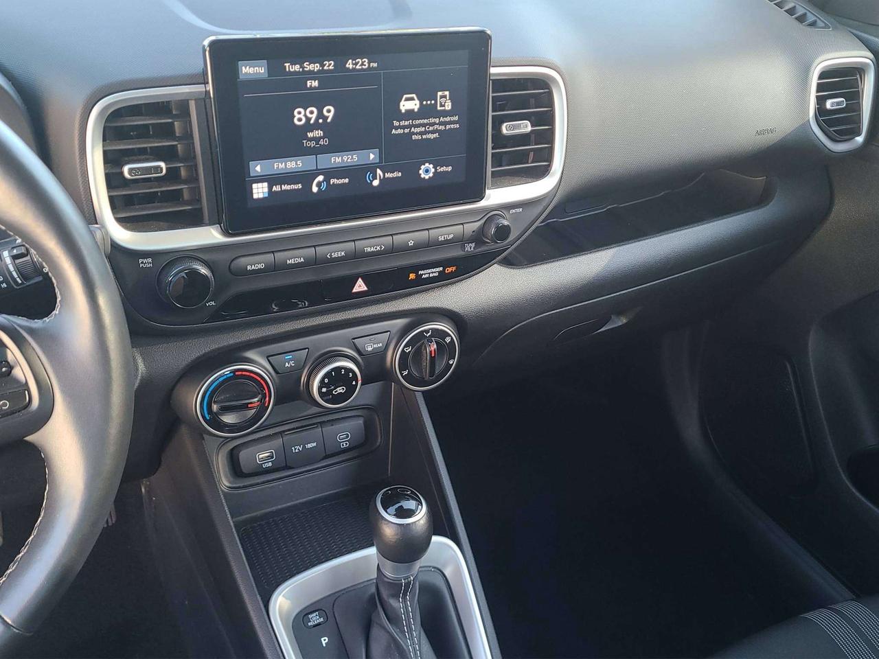 2025 Hyundai Venue PREFERRED, A/C, HEATED, SEATS, APPLE/ANDROID, 45K! Photo