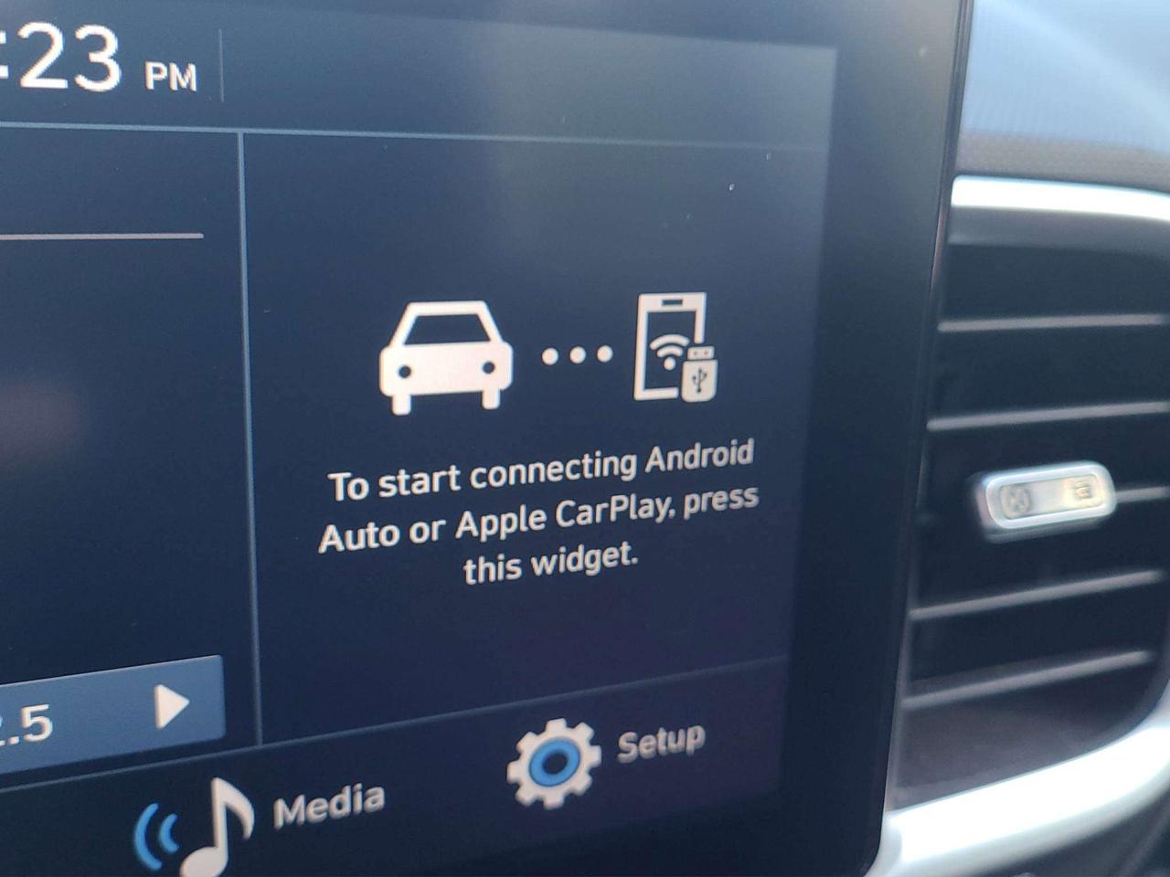 2025 Hyundai Venue PREFERRED, A/C, HEATED, SEATS, APPLE/ANDROID, 45K! Photo