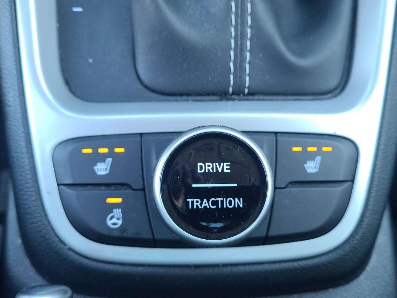 2025 Hyundai Venue PREFERRED, A/C, HEATED, SEATS, APPLE/ANDROID, 45K! Photo