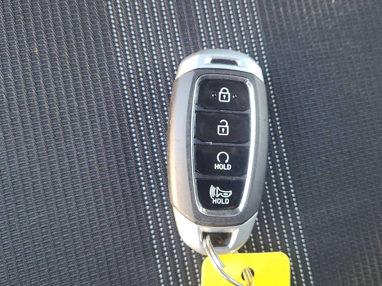 2025 Hyundai Venue PREFERRED, A/C, HEATED, SEATS, APPLE/ANDROID, 45K! Photo
