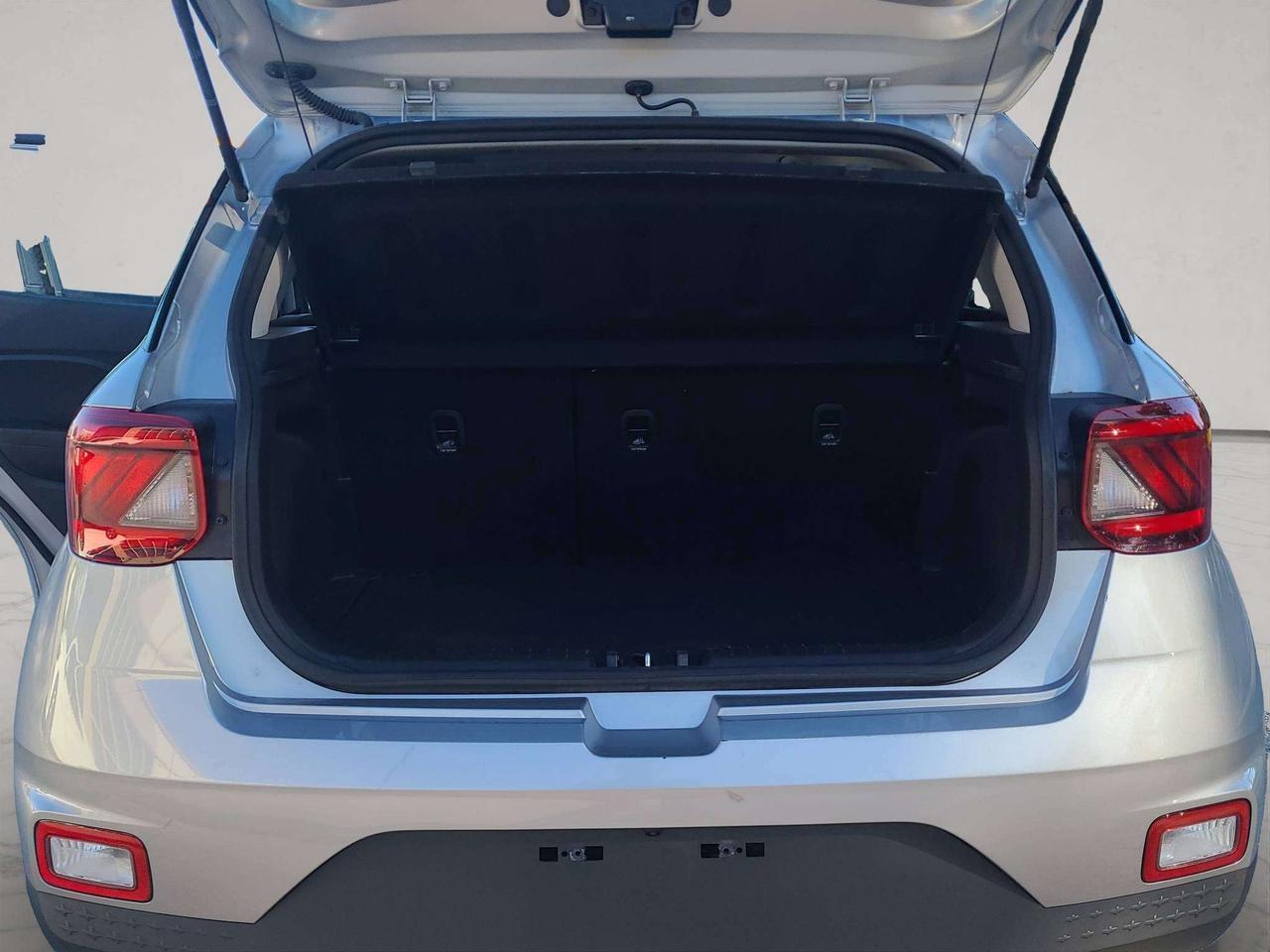 2025 Hyundai Venue PREFERRED, A/C, HEATED, SEATS, APPLE/ANDROID, 45K! Photo