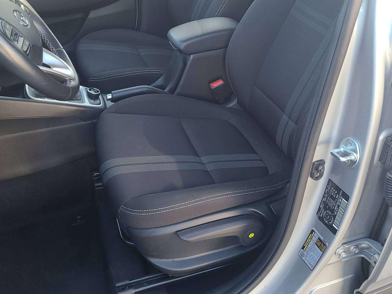 2025 Hyundai Venue PREFERRED, A/C, HEATED, SEATS, APPLE/ANDROID, 45K! Photo
