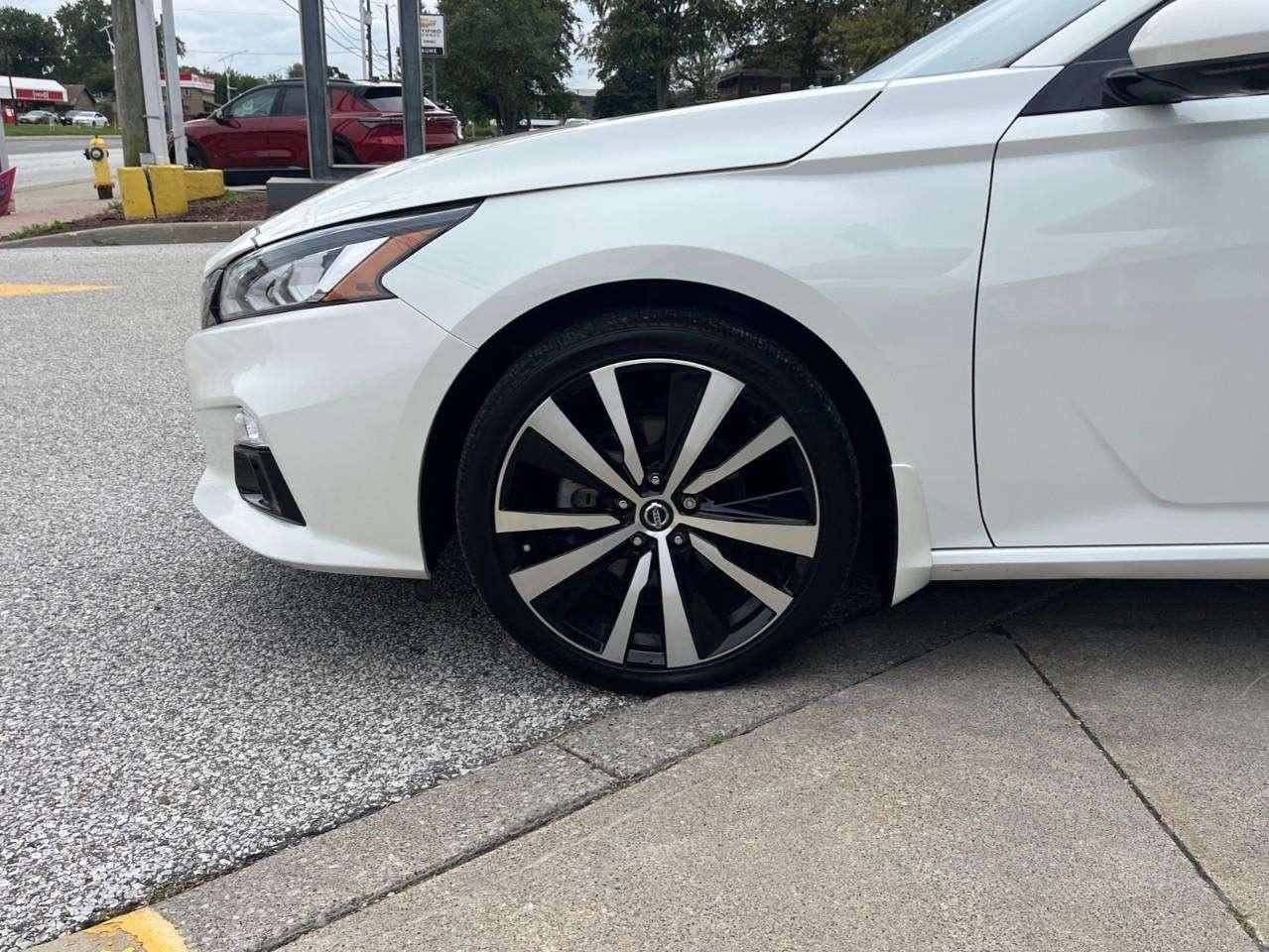 2020 Nissan Altima 2.5 PLATINUM ALL WHEEL DRIVE Photo