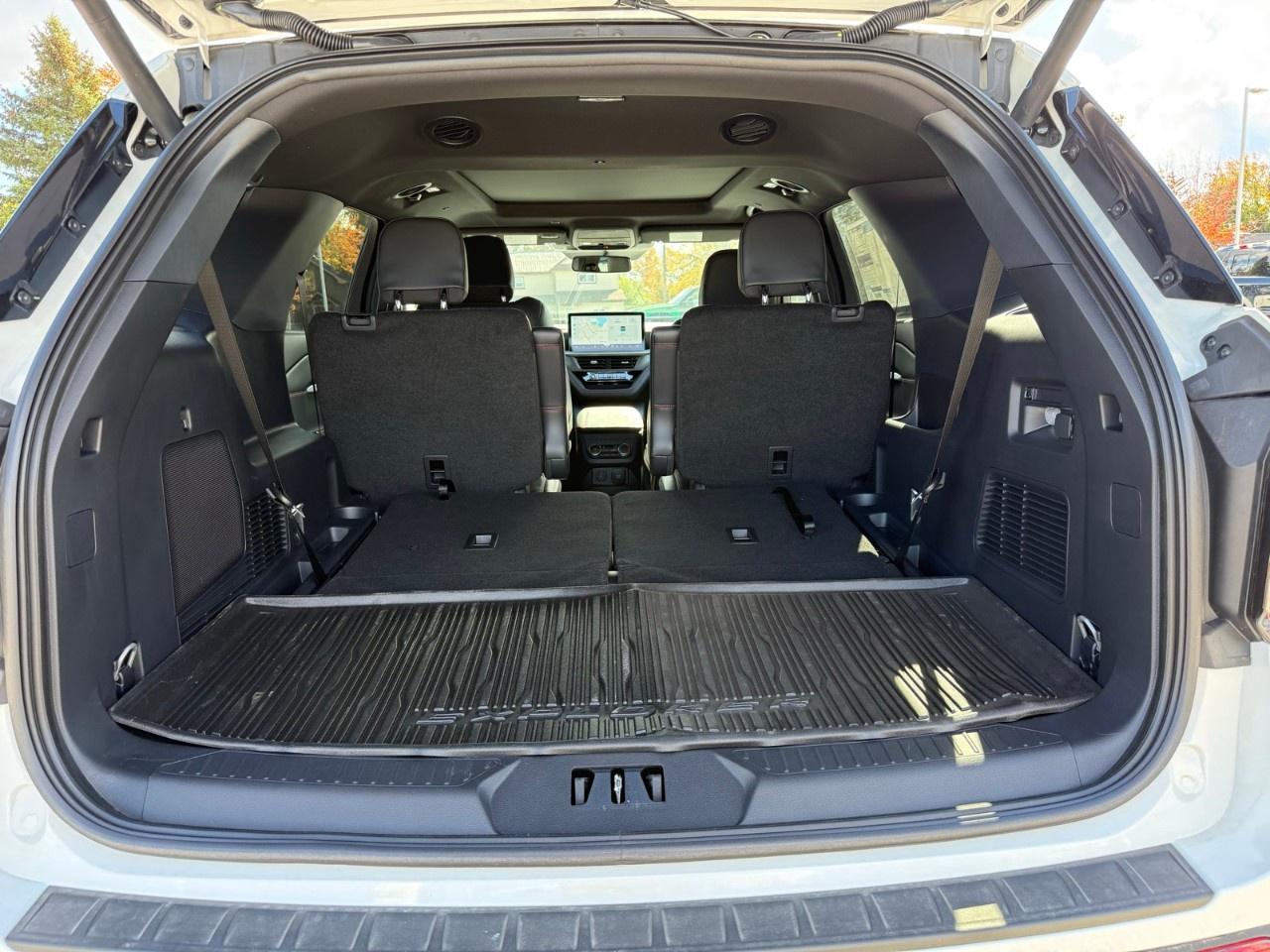 2026 Ford Explorer ST-Line 4WD Photo3