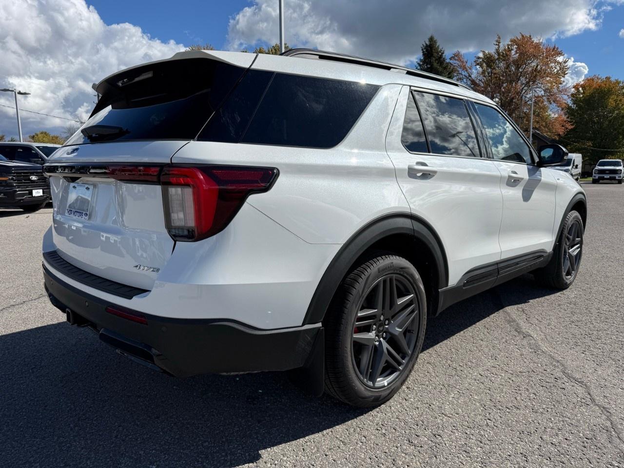 2026 Ford Explorer ST-Line 4WD Photo