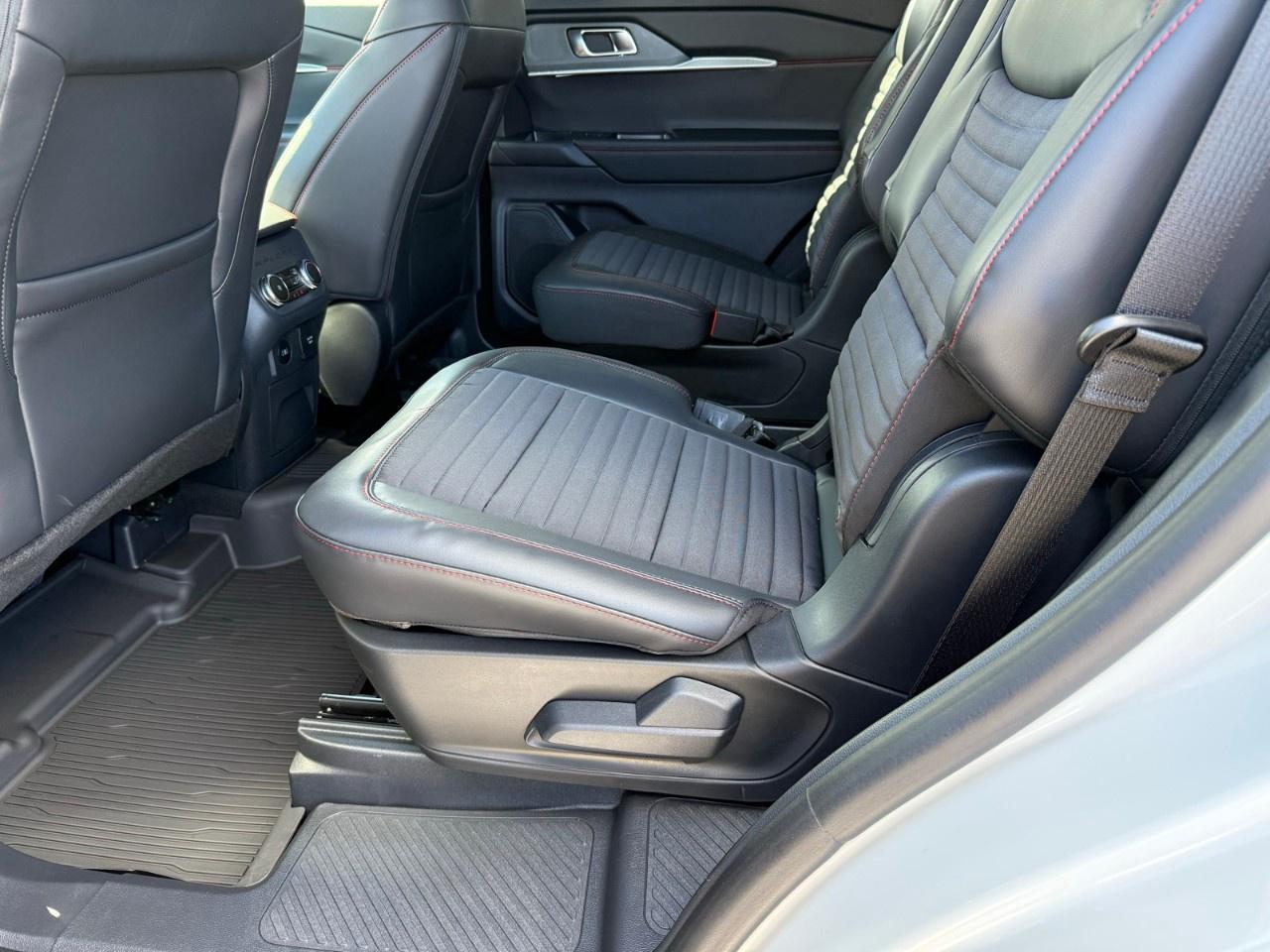 2026 Ford Explorer ST-Line 4WD Photo