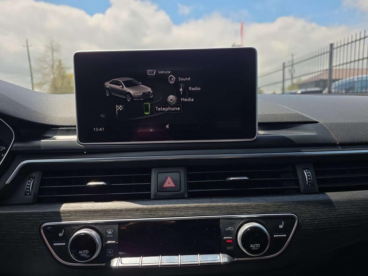 2019 Audi A4 Progressiv * CARPLAY / 360 CAMERA / BLIND SPOT / ROOF / BROWN INT Photo