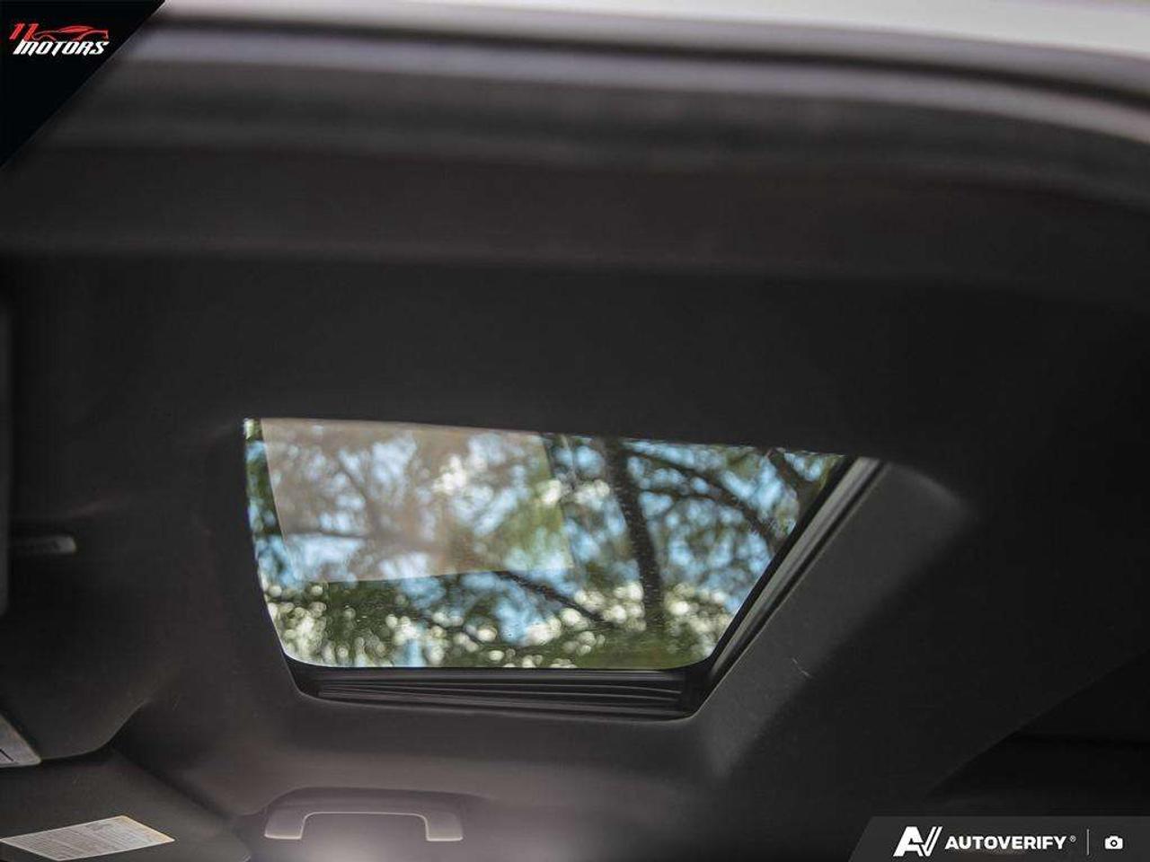 2019 Ford Explorer XLT 4WD   CLEAN CARFAX Photo