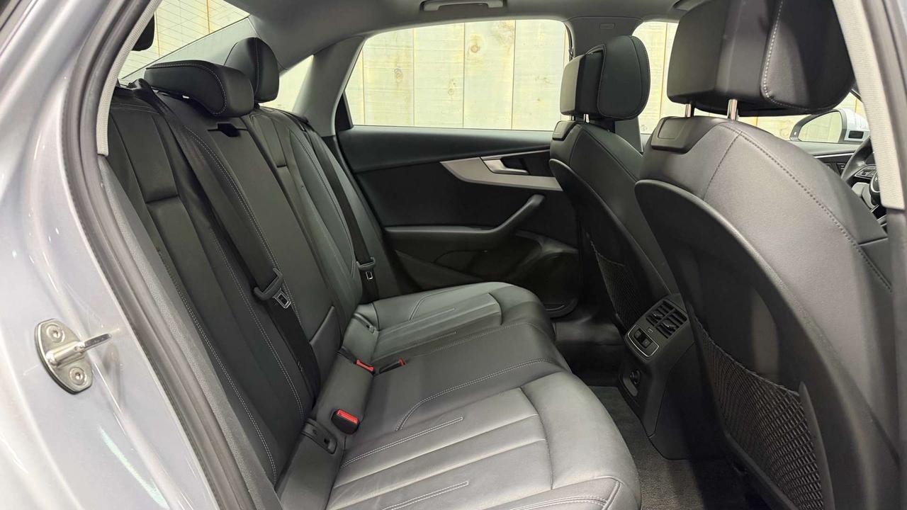 2023 Audi A4 Komfort 45 TFSI quattro Photo