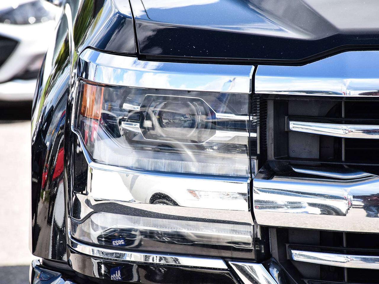 2018 Chevrolet Silverado 1500 High Country Crew Cab 4x4 ~Nav ~Leather ~Sunroof Photo