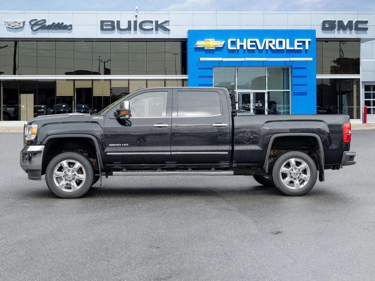 2018 GMC SIERRA 2500HD 4WD Crew Cab Standard Box SLT Photo