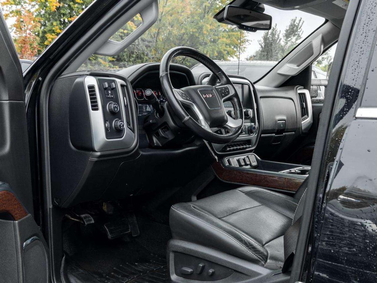 2018 GMC SIERRA 2500HD 4WD Crew Cab Standard Box SLT Photo