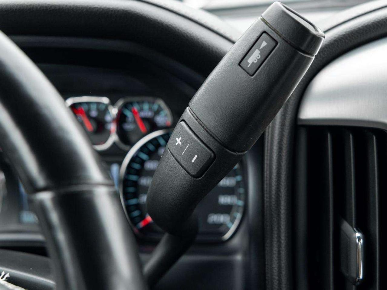 2018 GMC SIERRA 2500HD 4WD Crew Cab Standard Box SLT Photo