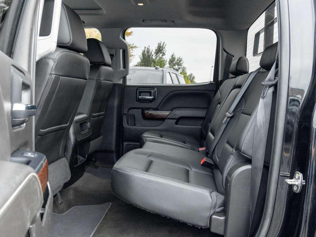 2018 GMC SIERRA 2500HD 4WD Crew Cab Standard Box SLT Photo