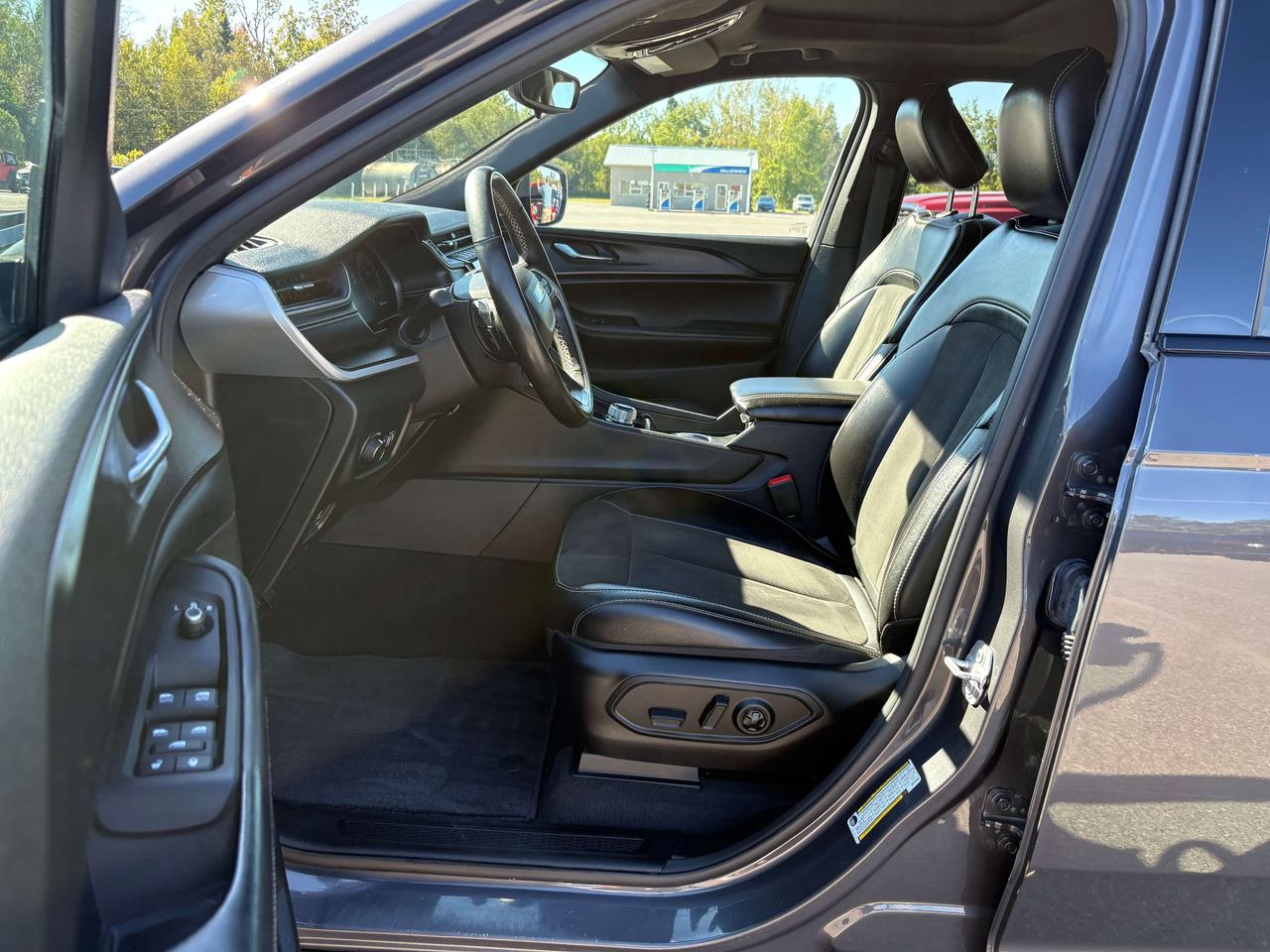 2024 Jeep Grand Cherokee Altitude - htd seat/wheel - wireless charger Photo1