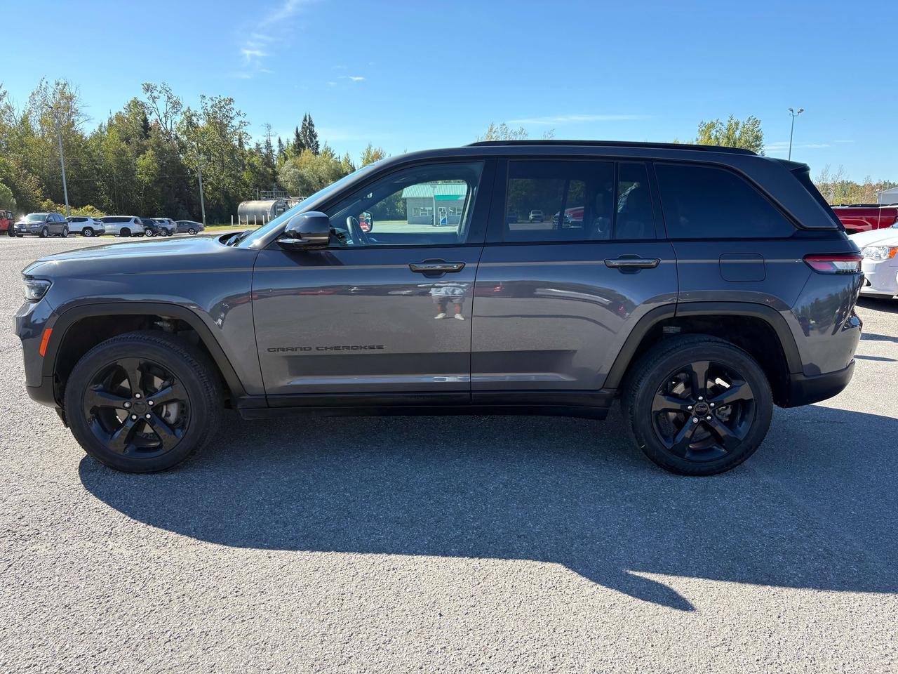 2024 Jeep Grand Cherokee Altitude - htd seat/wheel - wireless charger Photo4