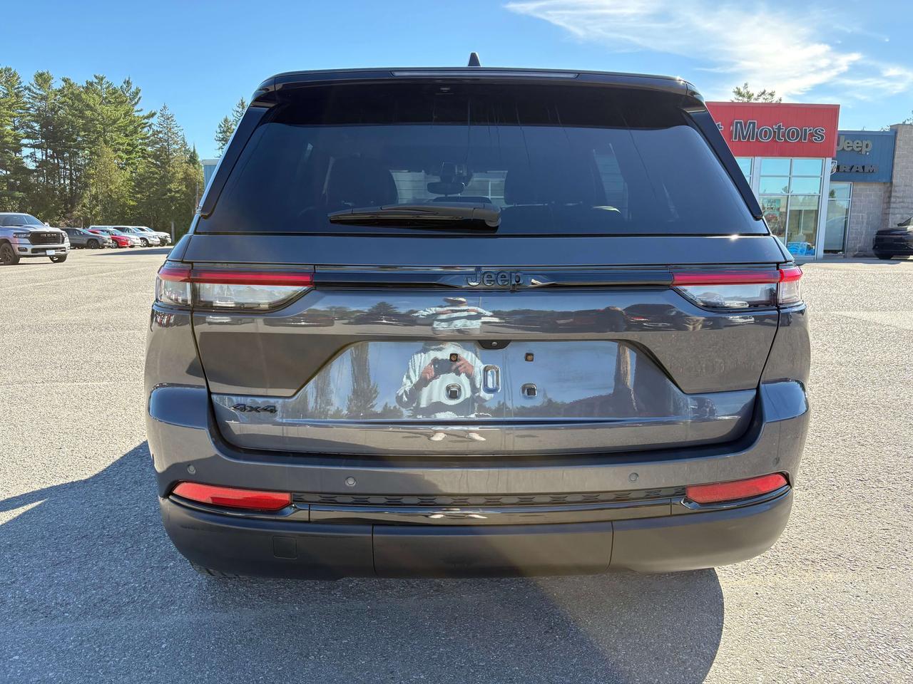 2024 Jeep Grand Cherokee Altitude - htd seat/wheel - wireless charger Photo
