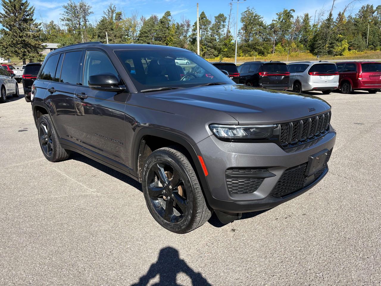2024 Jeep Grand Cherokee Altitude - htd seat/wheel - wireless charger Photo