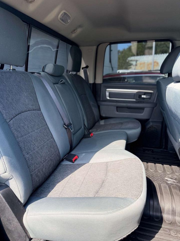 2017 RAM 1500 4WD Crew Cab SLT 6'4 Box Photo