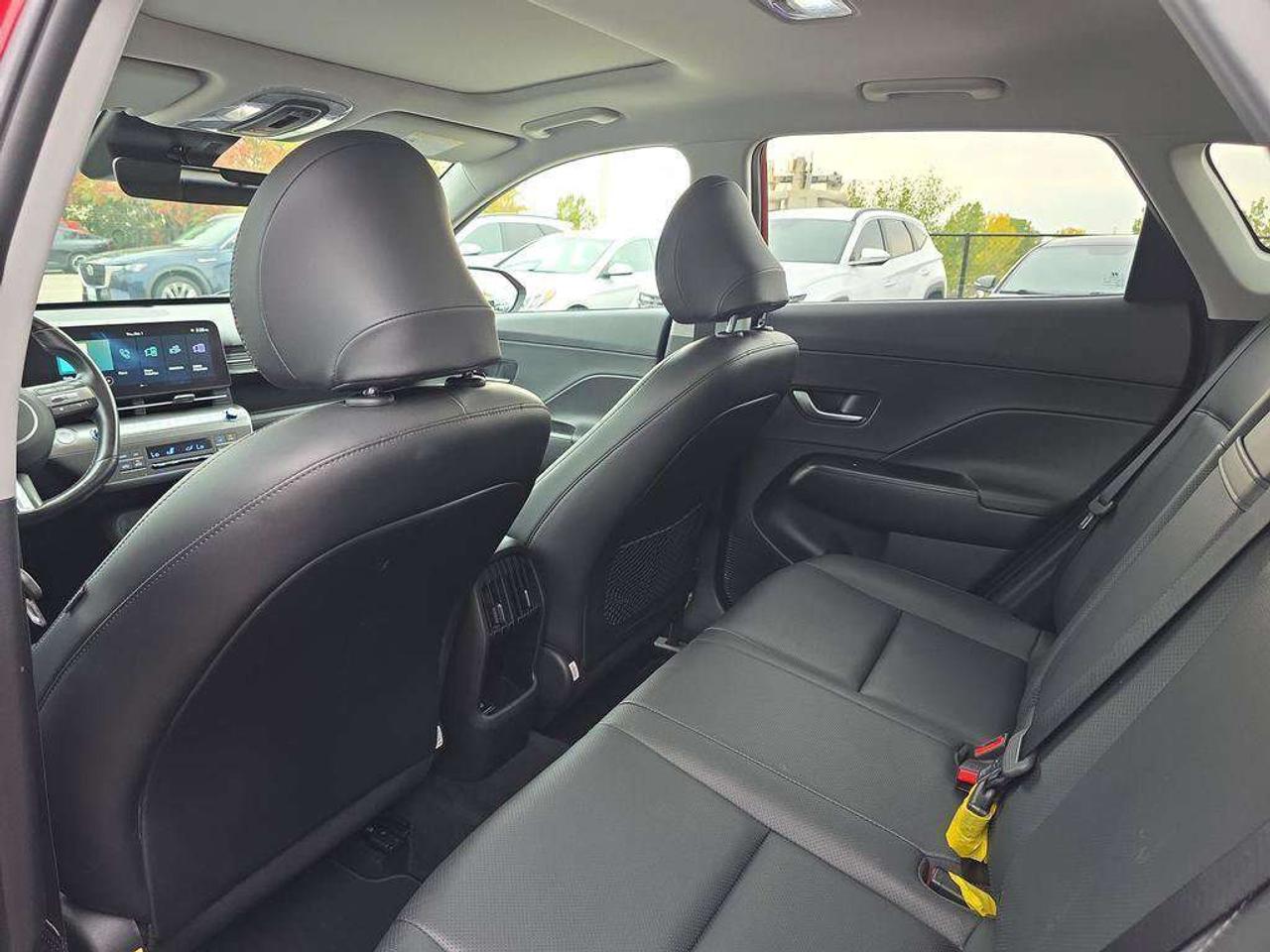 2025 Hyundai KONA Preferred Trend   NO ACCIDENTS LTHR S.ROOF 8.1L/100KM Photo