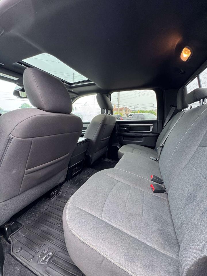 2022 RAM 1500 Warlock 4x4 Crew Cab 5'7 Box Photo