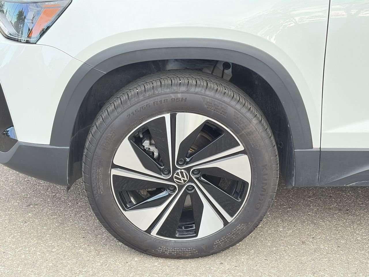 2026 Volkswagen Taos Comfortline 4MOTION Remote Starter  Alloy Wheels  Rear Parking Aid  Apple/Android CarPlay Photo